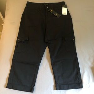 NWT Lee Relaxed Fit Mid Rise Black Cargo Capri Pants